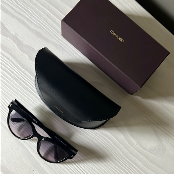 Tom Ford Sunglasses **FREE w/ orders over $700** - Picture 3 of 17